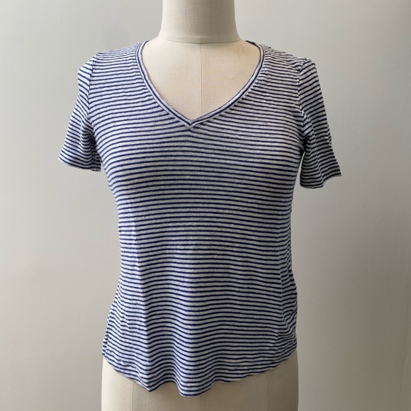 Banana Republic soft knit t shirt - Picture 1 of 2